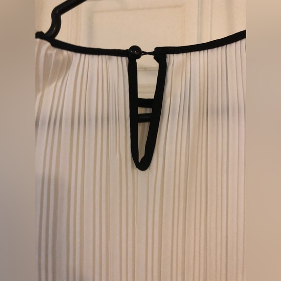 🫶🏻~Pleated Pure White dress- - Picture 7 of 10